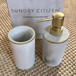 NWT Sunday Citizen Resin Bath Set